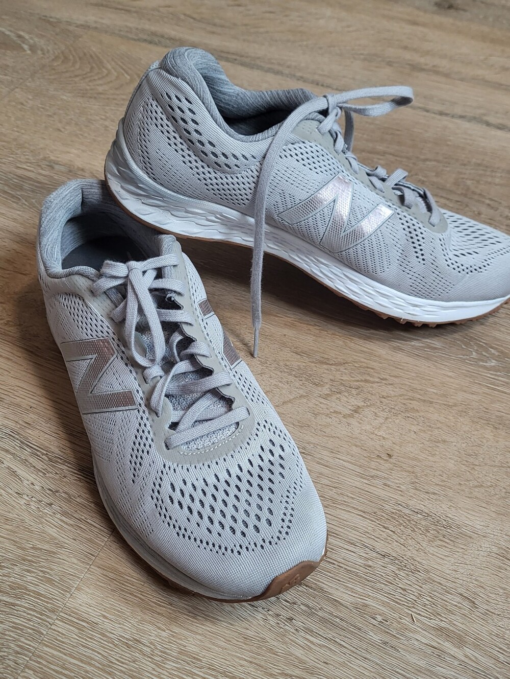 New Balance fresh foam Gray metallic sneakers 12